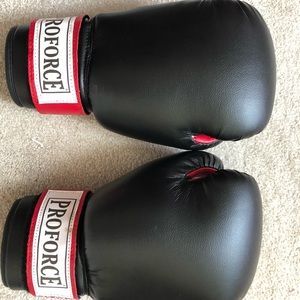 Pro Force Boxing and Kick Boxing Gloves 12 oz NEW